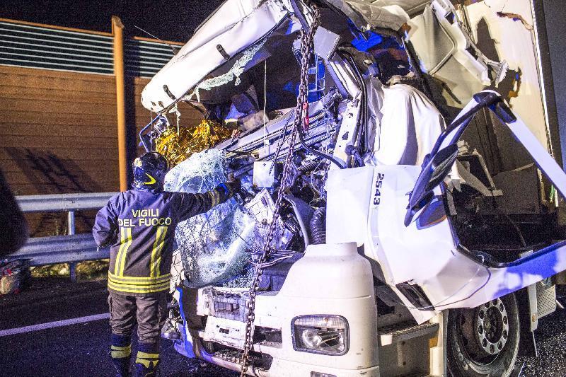camion distrutto